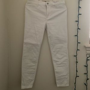 White crop jean